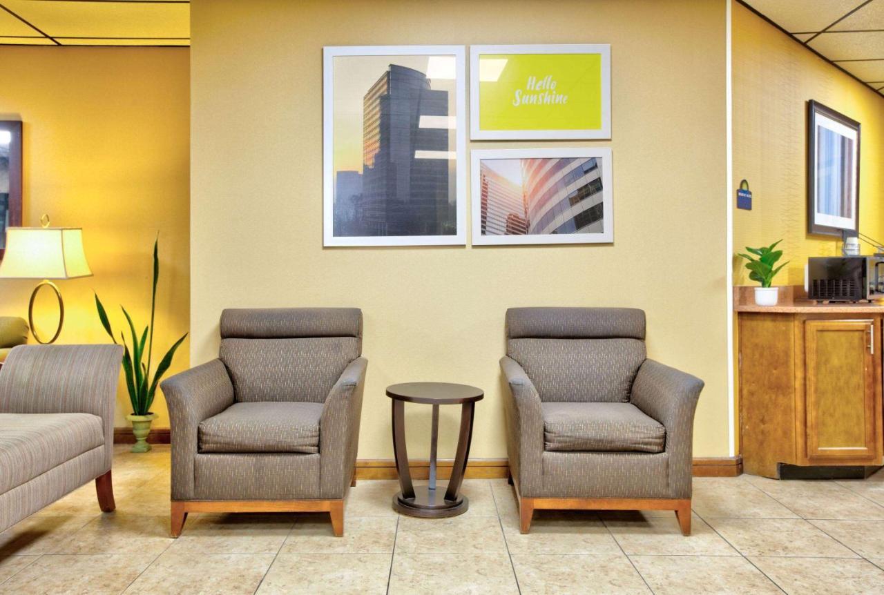 Days Inn By Wyndham Бейтсвил Екстериор снимка