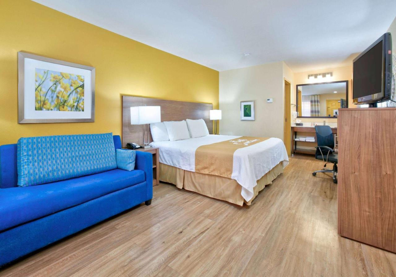 Days Inn By Wyndham Бейтсвил Екстериор снимка