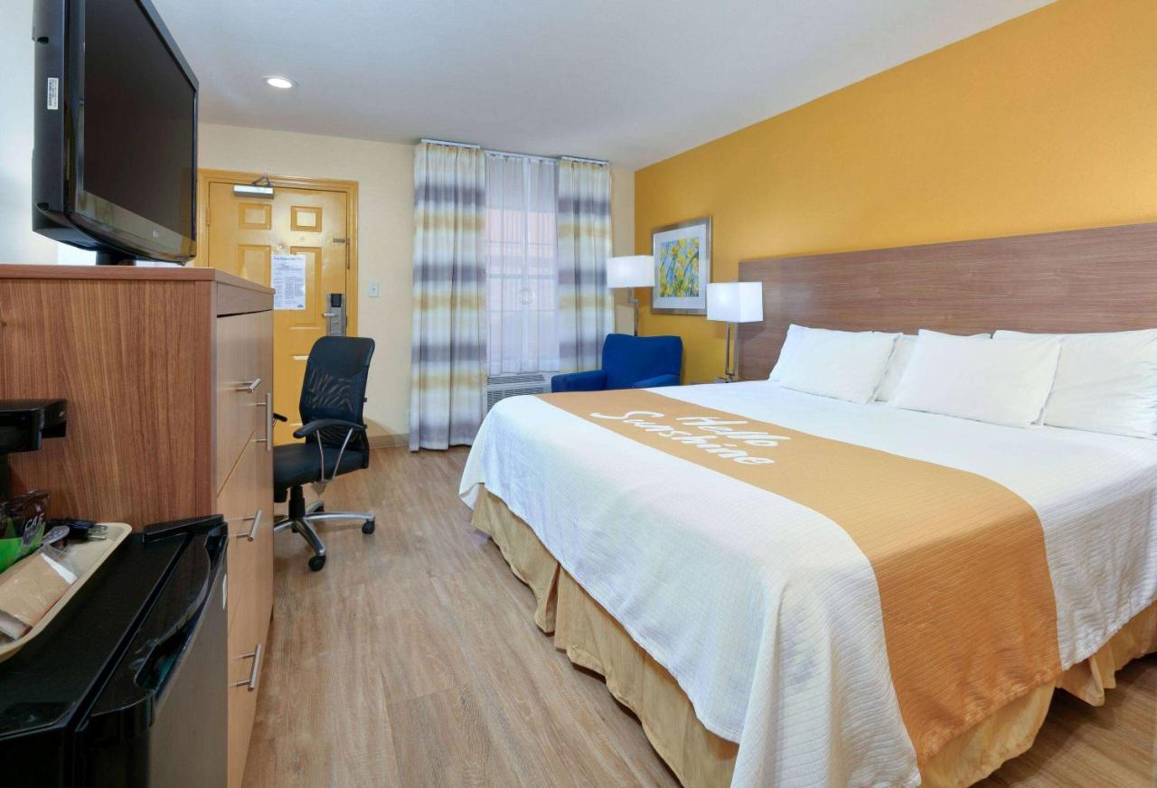 Days Inn By Wyndham Бейтсвил Екстериор снимка